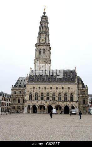 Gesamtansicht des Rathauses von Arras von der Plas d' Ipswich im Zentrum von Arras, Frankreich Stockfoto