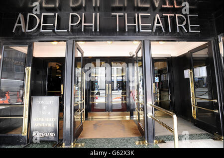 Ein Blick auf das Adelphi Theater in Strand, im Zentrum von London. Stockfoto