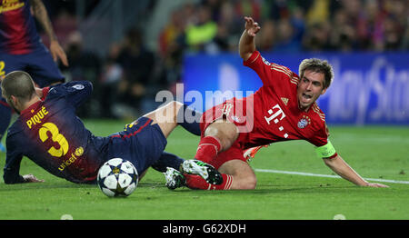 Fußball - UEFA Champions League - Halbfinale - zweite Etappe - Barcelona gegen Bayern München - Nou Camp. Gerard Pique von Barcelona bekämpft Philipp Lahm von Bayern München Stockfoto