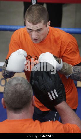 Ricky Burns in einem öffentlichen Workout im St. Enoch Centre in Glasgow, Schottland. Stockfoto