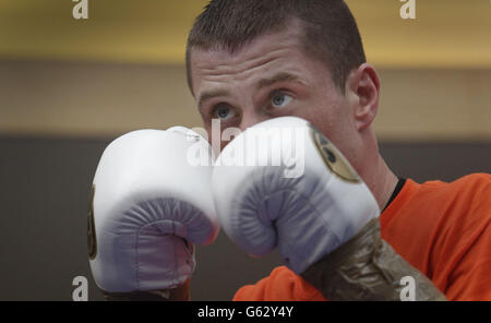 Boxen - Ricky Burns Öffentliches Training - St Enoch Center. Ricky Burns während einer öffentlichen Arbeit im St Enoch Centre in Glasgow, Schottland. Stockfoto