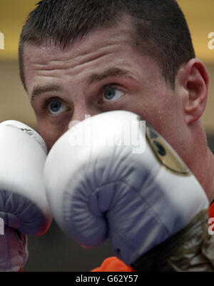 Ricky Burns in einem öffentlichen Workout im St. Enoch Centre in Glasgow, Schottland. Stockfoto