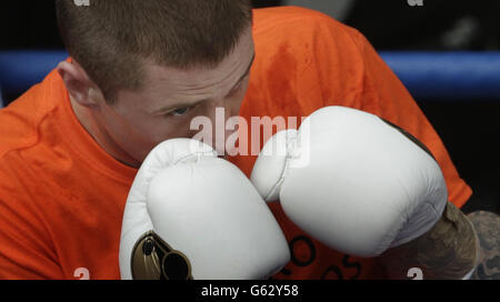 Ricky Burns in einem öffentlichen Workout im St. Enoch Centre in Glasgow, Schottland. Stockfoto