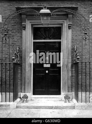 10 Downing Street. Die Tür der Downing Street Nr. 10, London, offizieller Wohnsitz des britischen Premierministers. Stockfoto