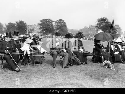 Lifestyle und Freizeit - Richmond Horse Show - 1910. Der Herzog und die Herzogin von Beaufort bei der Richmond Horse Show. Stockfoto