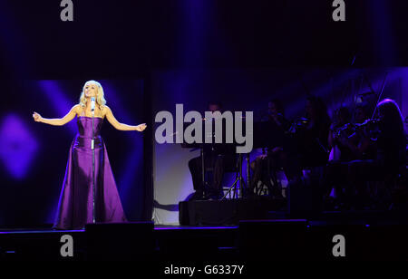 Il Divo und Katherine Jenkins durchführen in der 02 Arena - London Stockfoto