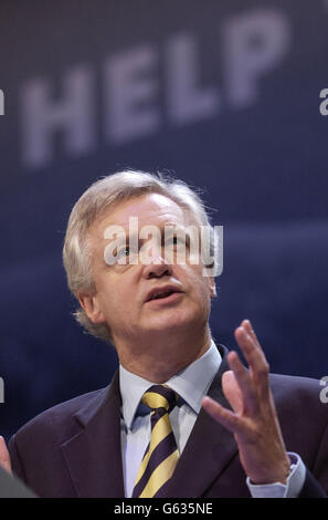 Der ehemalige Vorsitzende der Konservativen Partei David Davis spricht vor der Parteikonferenz in Bournemouth. Stockfoto