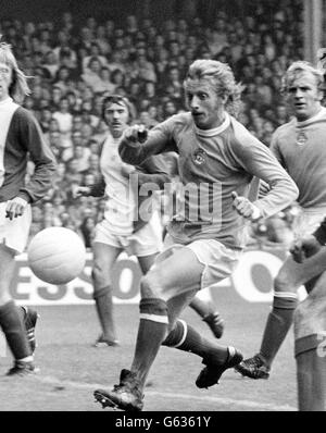 Ein Action-Bild von Manchester City Forward Denis Law. Stockfoto