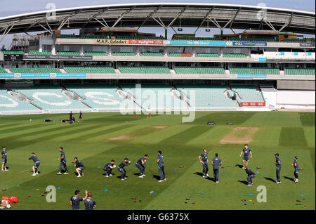 Cricket - LV = County Championship - Division One - Day-One - Surrey V Sussex - Kia Oval Stockfoto