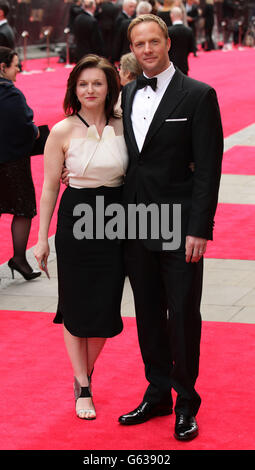 Rupert Penry Jones und Dervla Kirwan kommen zu den Olivier Awards 2013 im Royal Opera House in Covent Garden, im Zentrum von London. Stockfoto