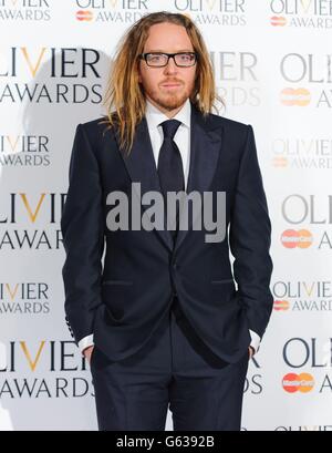 Tim Minchin im Pressenzimmer bei den Olivier Awards 2013, im Royal Opera House, in Covent Garden, im Zentrum von London. Stockfoto