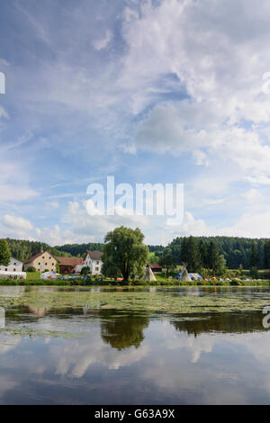 Ferienlager in Regenpeilstein am Fluss Regen, Roding, Deutschland, Bayern, Bayern, Oberpfalz, Oberpfalz Stockfoto