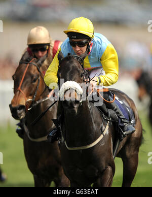 Pferderennen Sie - Investec Frühjahrstagung - Epsom Downs Racecourse Stockfoto