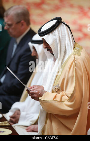 Der Präsident der Vereinigten Arabischen Emirate, Scheich Khalifa bin Zayed Al Nahyan, hält eine Rede bei einem Staatsessen im Schloss Windsor, während er einen Staatsbesuch in Großbritannien beginnt. Stockfoto