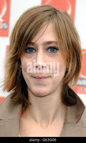 Beth Orton Q Awards 2002. Sängerin Beth Orton bei der Ankunft in der Old Saatchi Gallery im Norden Londons für die Q Awards 2002. Stockfoto