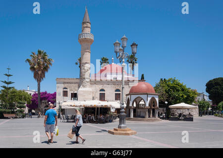 Deftedar Moschee und Eleftherias Square, Kos-Stadt, Kos (Cos), die Dodekanes, Region südliche Ägäis, Griechenland Stockfoto