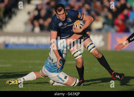 Leinster's Devin Toner und Glasgow Warriors' Tim Swinson während des Rabo Direct PRO12 Playoff-Spiels beim RDS, Dublin. Stockfoto