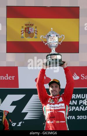 Ferrari Fernando Alonso feiert seinen Sieg beim Großen Preis von Spanien auf dem Circuit de Catalunya, Barcelona, Spanien. Stockfoto