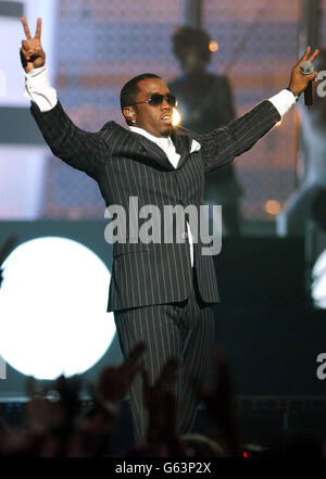 Moderator P. Diddy auf der Bühne während der MTV Europe Music Awards 2002, im Palazzo Sant Jordi. Stockfoto