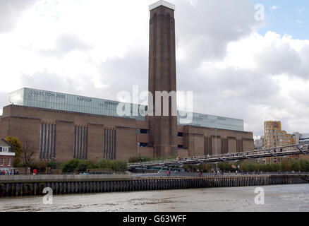 Tate Modern. Eine allgemeine Ansicht der Kunstgalerie Tate Modern an der Londoner Themse. Stockfoto