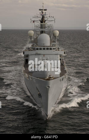 Eine allgemeine Sicht auf HMS Edinburgh, während sie ihre Abschiedstour durch Großbritannien nach Leith, Edinburgh, führt, wo der letzte Typ 42 Destroyer der Royal Navy ihren letzten Besuch in Edinburgh machen wird, bevor sie abgebaut wird. Stockfoto