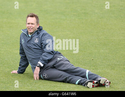 Cricket - LV= County Championship - Division One - Tag One - Surrey / Durham - Kia Oval. Stuart Barnes, Bowlingtrainer von Surrey Stockfoto