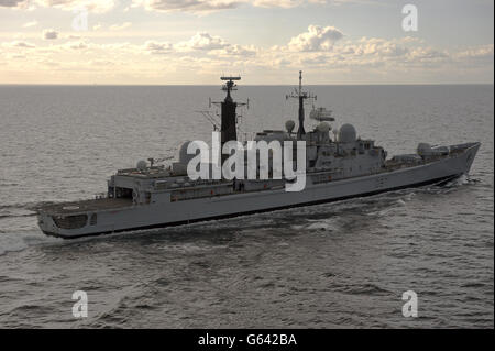 Ein allgemeiner Blick auf HMS Edinburgh, während sie ihre Fairwell-Tour durch Großbritannien nach Leith Edinburgh führt, wo der letzte Typ 42 Destroyer der Royal Navy ihren letzten Besuch in Edinburgh machen wird, bevor sie abgebaut wird. Stockfoto