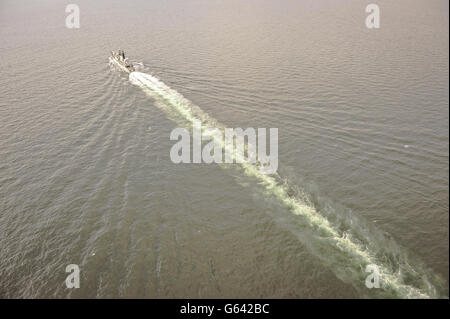 HMS Edinburgh Segel nach Edinburgh Stockfoto