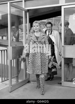 Zsa Zsa Gabor - Flughafen Heathrow - London Stockfoto