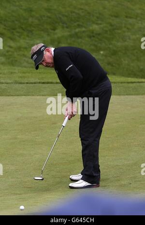 Golf - 2013 BMW PGA Championship - Tag zwei - Wentworth Golf Club. Der schottische Colin Montgomerie am zweiten Tag der BMW PGA Championship 2013 im Wentworth Golf Club. Stockfoto