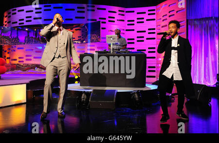 Unveröffentlichtes Foto vom 23/05/13 von will Smith, DJ Jazzy Jeff und Jaden Smith während der Dreharbeiten zur Graham Norton Show in den London Studios in London. Stockfoto