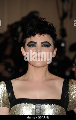 Ginnifer Goodwin nimmt an der „Punk“: Chaos to Couture“ Costume Institute Benefit Met Gala im Metropolitan Museum in New York Teil. Stockfoto