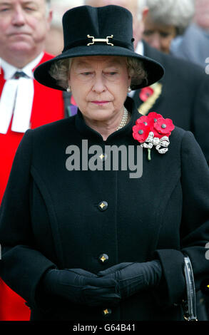 Ihre Majestät Königin Elizabeth besucht das Feld der Erinnerung in Westminster Abbey, London. Stockfoto