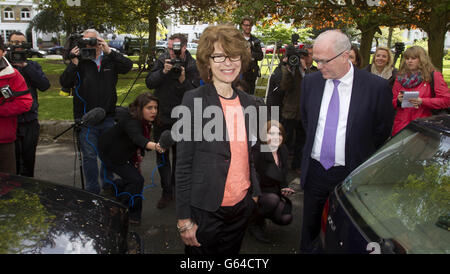 Vicky Pryce kehrte in ihr Haus in Clapham, London, zurück, nachdem sie aus dem Gefängnis entlassen wurde, nachdem sie vor einem Jahrzehnt für den ehemaligen Kabinettsminister Huhne eine achtmonatige Haftstrafe verbüßt hatte, weil sie den Kurs der Justiz vereißelte, indem sie Punkte für die Beschleunigung einnahm. Stockfoto