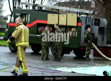 Soldaten in der Chilwell-Kaserne, Nottingham, bereiten sich darauf vor, vor dem nationalen Streik der Feuerwehr die Feuerwehrdienstleistung zu übernehmen. Stockfoto