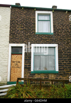 Das Haus in der Sutcliffe Street, Burnley, wo ein Mann bei einem Hausbrand starb. Nachbarn haben Service firecrews gelobt, Deckung für streikende Feuerwehrleute, für die Geschwindigkeit, mit der sie ankamen. *... Der Tod war einer von drei, da Feuerwehrleute inszenierten einen 24-Stunden-Streik zur Unterstützung einer 40%-Anspruch zu zahlen. Stockfoto