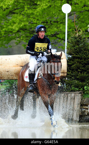 Oliver Townend über Imperial Master am dritten Tag der internationalen Pferdeversuche von Dodson & Horrell Chatsworth im Chatsworth House, Chatsworth. Stockfoto