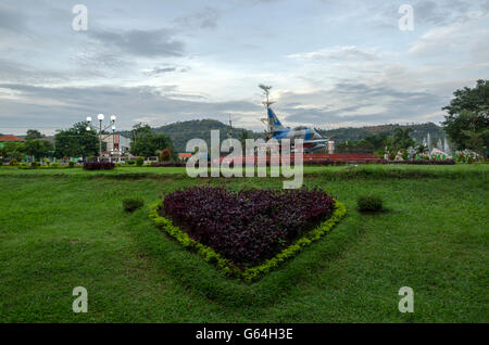 Parks Dirgantara – Majalengka Dirgantara Park befindet sich in der Mitte des Majalengka, im Garten gibt es ein Jet ungenutzt. Stockfoto