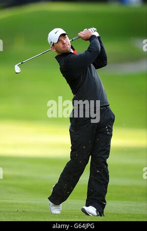 Englands Paul Casey am Tag eins der BMW PGA Championship 2013 im Wentworth Golf Club im Einsatz. Stockfoto