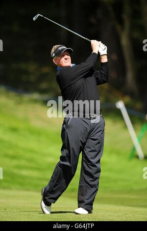 Golf - 2013 BMW PGA Championship - Tag 1 - Wentworth Golf Club. Der schottische Colin Montgomerie ist am ersten Tag der BMW PGA Championship 2013 im Wentworth Golf Club in Aktion. Stockfoto