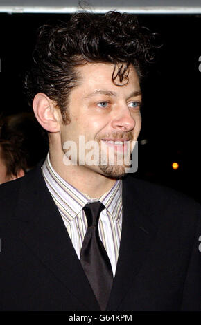 Der Schauspieler Andy Serkis kommt am Odeon Leicester Square in London zur britischen Premiere von Herr der Ringe: Die zwei Türme an. Stockfoto