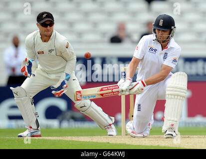 Englands Jonathan Trott während des zweiten Investec-Testspiels in Headingley, Leeds, in Aktion. Stockfoto