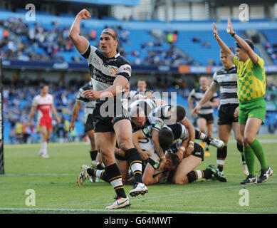 Danny Houghton von Hull FC feiert, nachdem Chris Green beim Super League Magic Weekend im Etihad Stadium, Manchester, den Sieg im Spiel gewonnen hat. Stockfoto