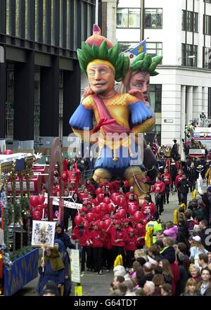 Riesige Schlauchboote, Gog und Magog, während der Show des Oberbürgermeisters im Zentrum von London. Die Show heißt den neuen Oberbürgermeister, Alderman Gavyn Arthur, willkommen. Stockfoto