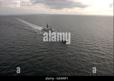 HMS Edinburgh Segel nach Edinburgh Stockfoto