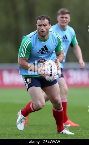 Rugby Union - Lions Conditioning Camp - WRU National Center of Excellence - Vale of Glamorgan. Lion's Jamie Roberts während des Conditioning Camps im WRU National Center of Excellence, Vale of Glamorgan. Stockfoto