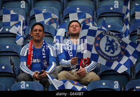Fußball - Finale der UEFA Europa League - Benfica gegen Chelsea - Amsterdam Arena. Chelsea Fans in der steht vor dem Spiel Stockfoto