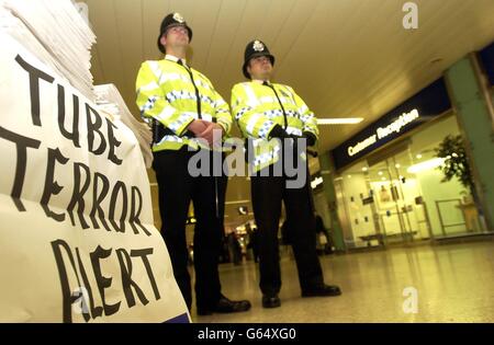 Polizei an der Euston Station Stockfoto