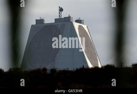 RAF Fylingdales auf den North Yorkshire Moors. Großbritannien hat von den USA eine schriftliche Aufforderung zur Nutzung der Fylingdales-Frühwarnstation als Teil seines umstrittenen nationalen Raketenabwehrsystems Downing Street erhalten. *..aber Amerika hat noch keine Antwort darauf gegeben, die North Yorks Moors-Basis für den Sohn des Star Wars-Systems zu nutzen. Stockfoto