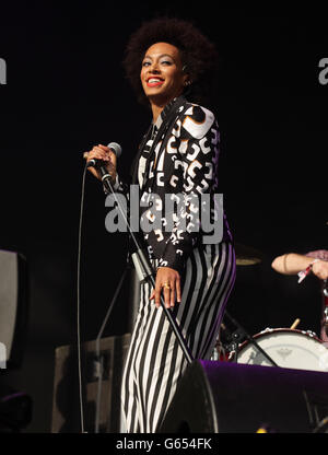 Solange Knowles tritt am 25. Mai 2013 beim Field Day Festival im Victoria Park, East London, auf. Stockfoto